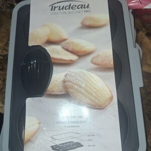 TRUDEAU Gray Silicone Madeleine Pan